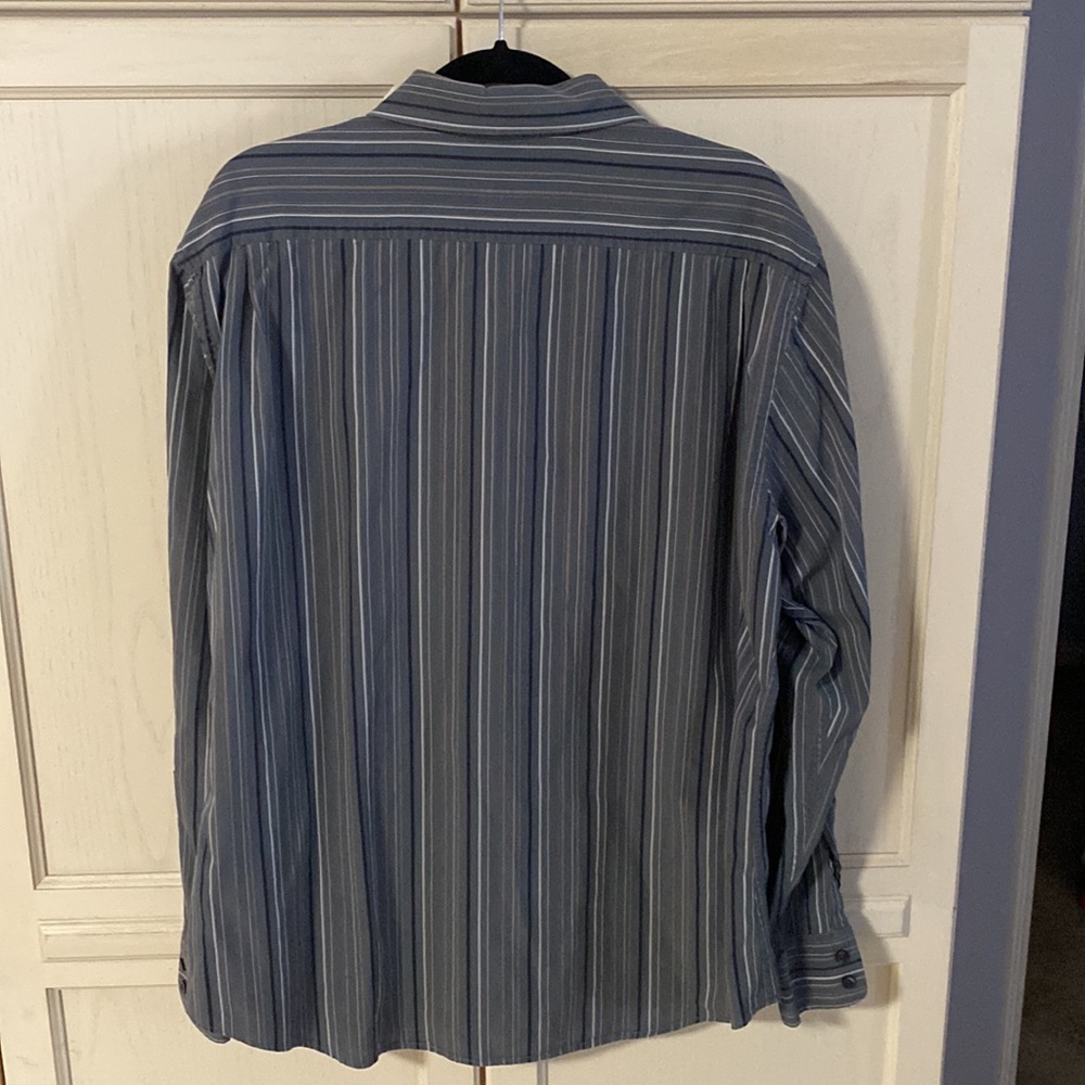 A Gap premium button down shirt in XL - Picture 4 of 5